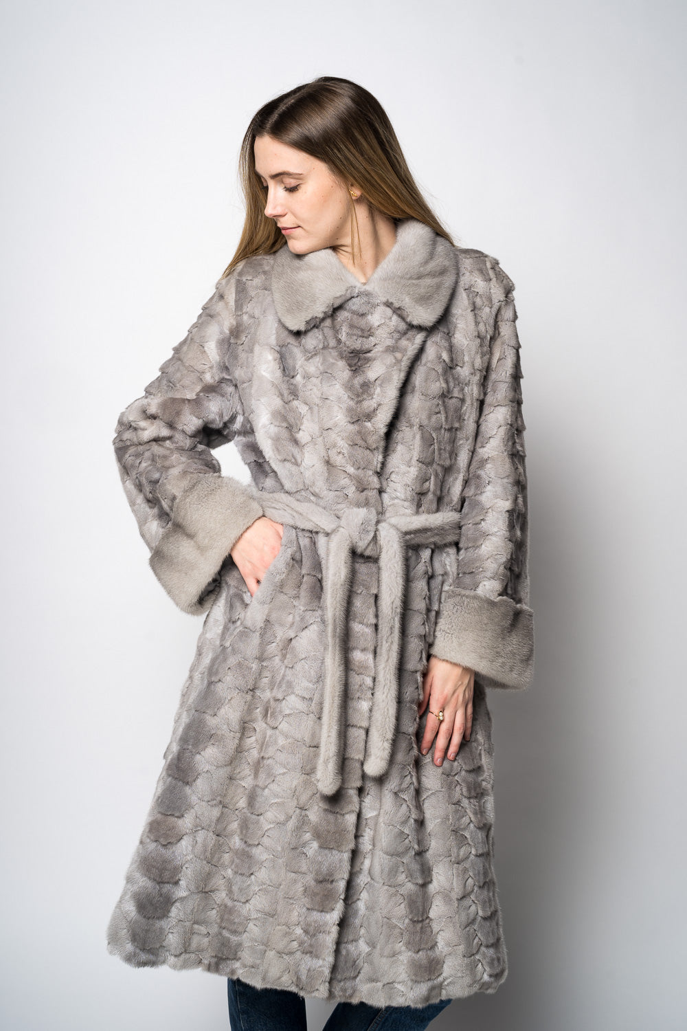 Silverblue mink frakke I frakker til kvinder I Bæredygtige pelse – Furbysofie