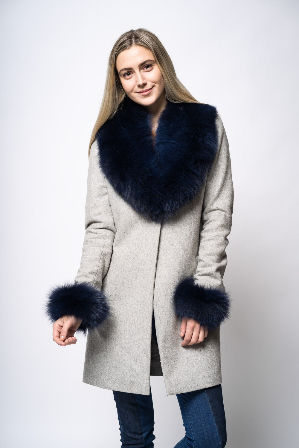 gøre det muligt for sneen Postbud Kongeblå manchetter I Manchetter i pels I Køb pels accessories her –  Furbysofie